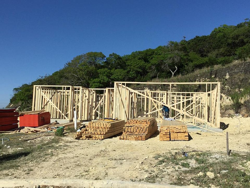 1st image of 1105 Victory Ln