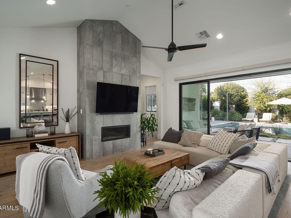 1st image of 3226 E GLENROSA Avenue