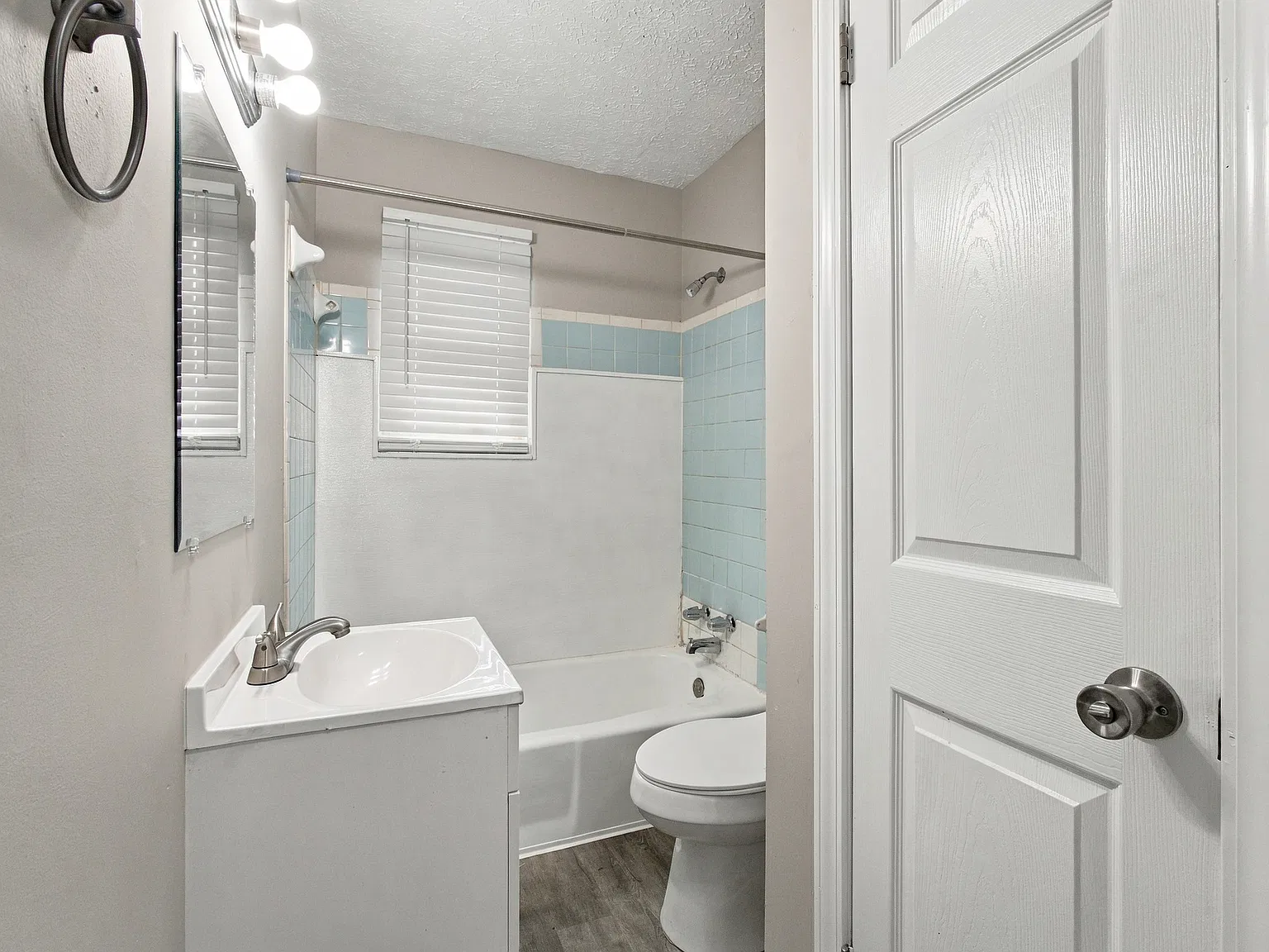 Banner Apartments — Photo 4