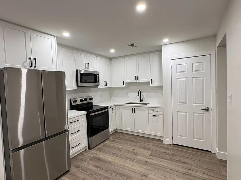 145 Riverhead Dr #BASEMENT — Photo 1