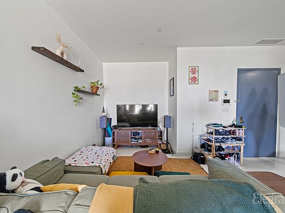 3rd image of 1376 Dekalb Ave #4T