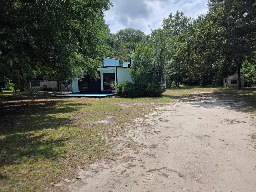 2824 W Black Creek Rd — Photo 3