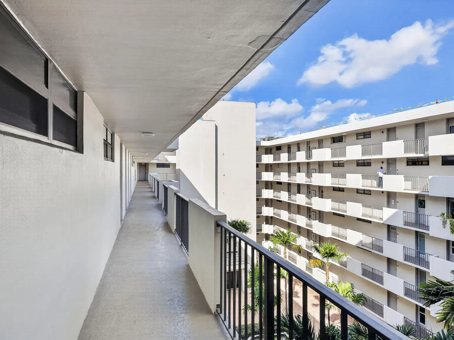 2 bed, 2.0 bath, 1191 sqft, $3,500 — Photo 2