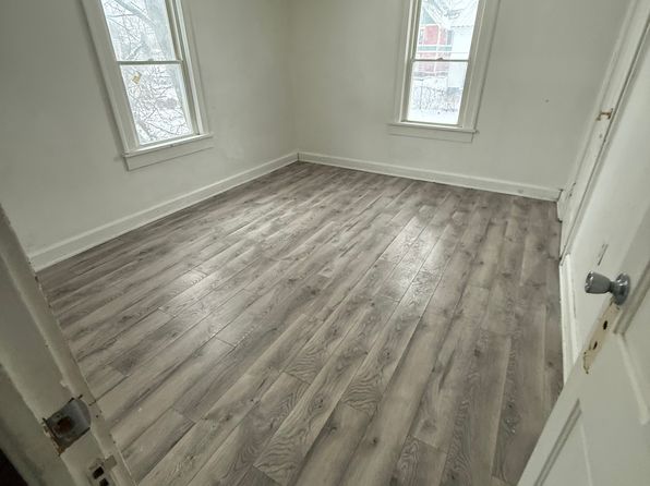 126 Benton St N #1/2