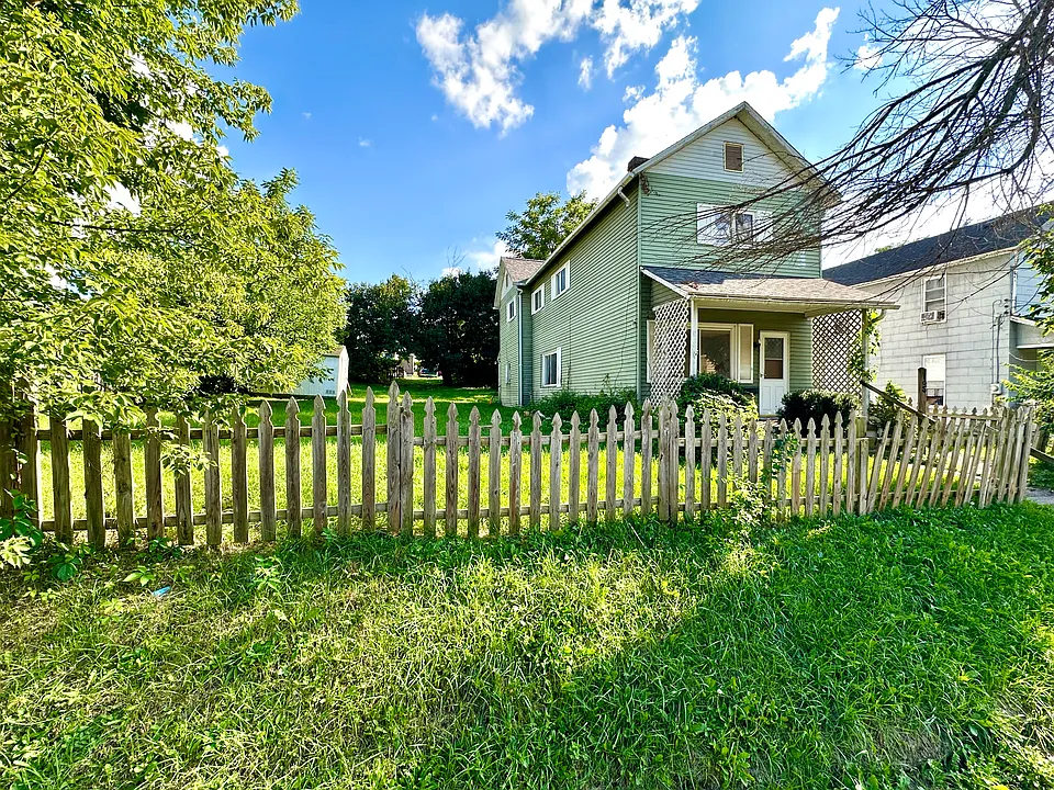 105 W Terrace Ave