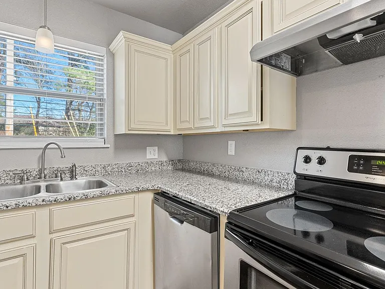 3727 E Mission Blvd — Photo 7