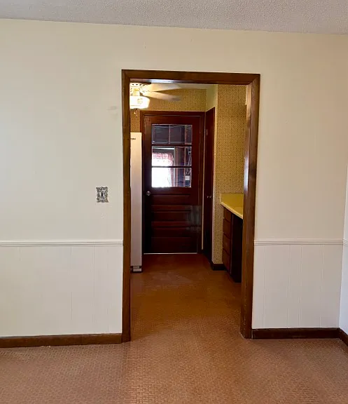 2566 Railroad St — Photo 8