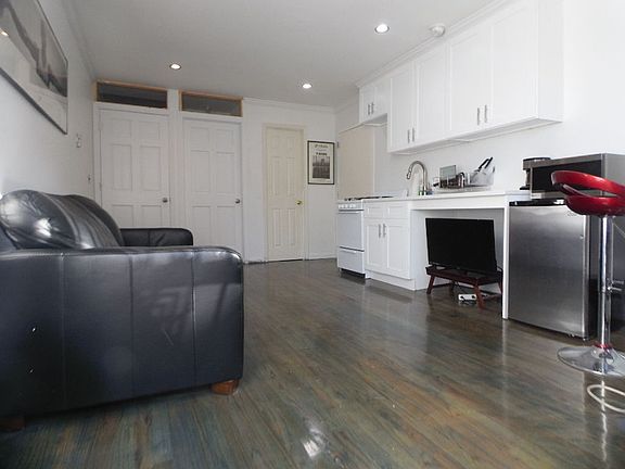 3rd image of 60 Underhill Ave #1
