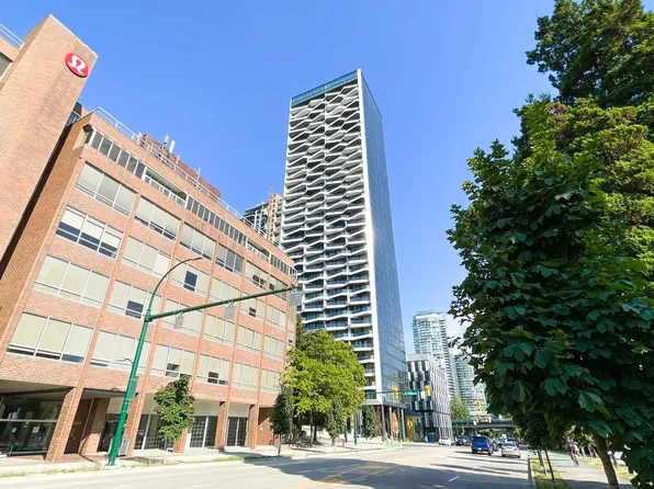889 Pacific St #1502, Vancouver, BC V6Z 2P5