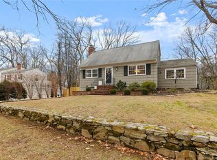 555 Cascade Dr, Fairfield, CT 06825