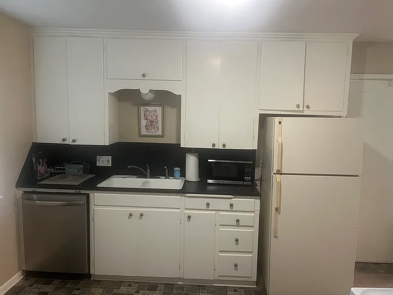 kitchen -refrigerator included