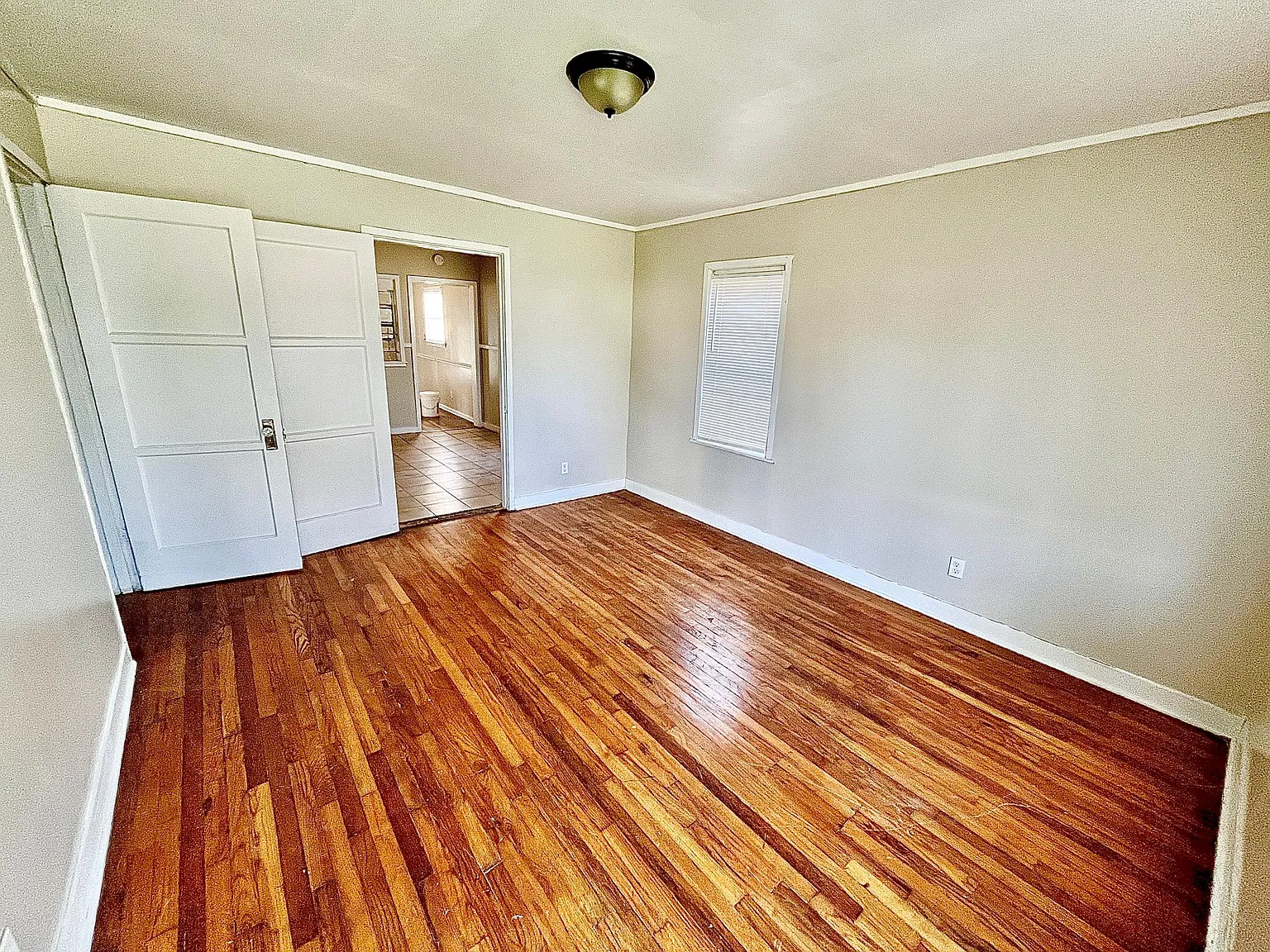 3 bed, 1.5 bath, 1500 sqft, $1,100 — Photo 3