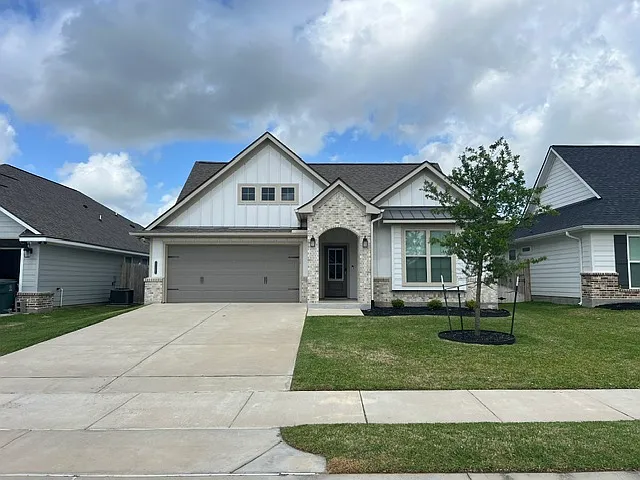 Front Exterior View 1