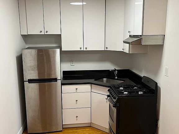3rd image of 530 E 84th St #22