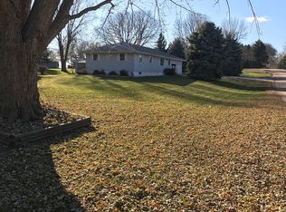 3811 Lakeview Ln, Columbus, NE 68601