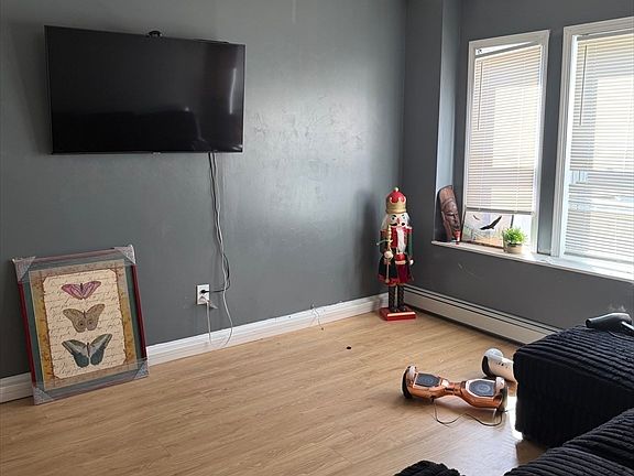 4th image of 21 Wildwood St