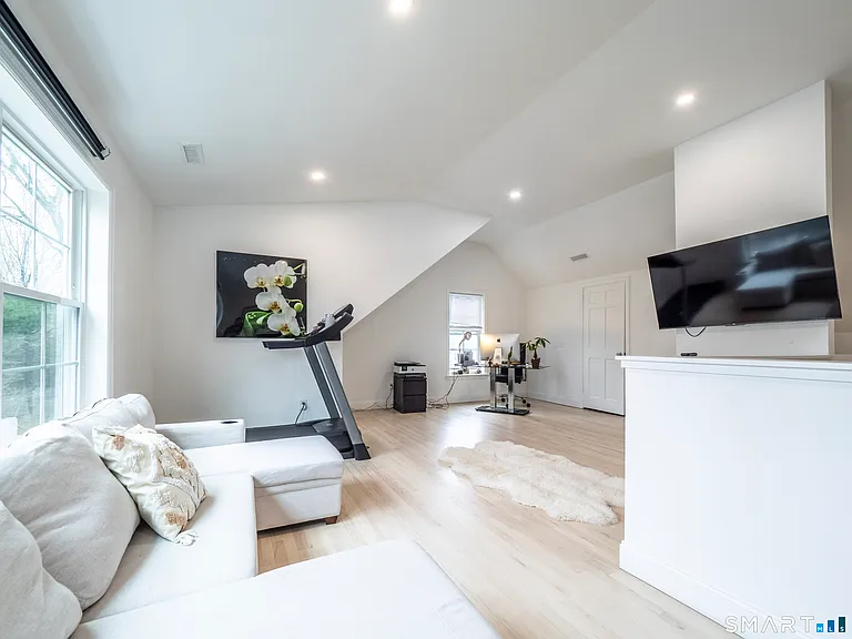 28 Oak St — Photo 37