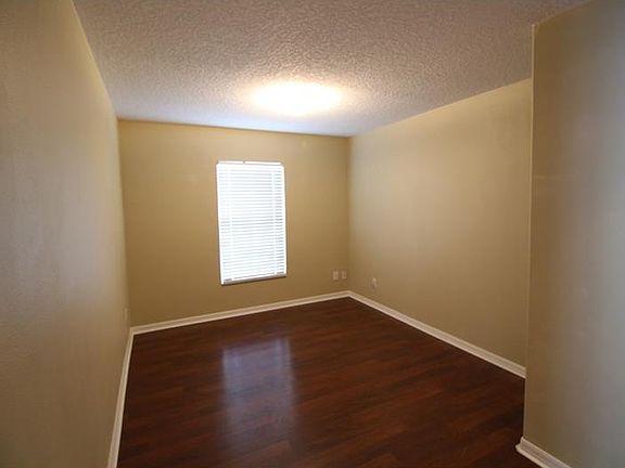 3rd image of 1318 Juniper Hammock St
