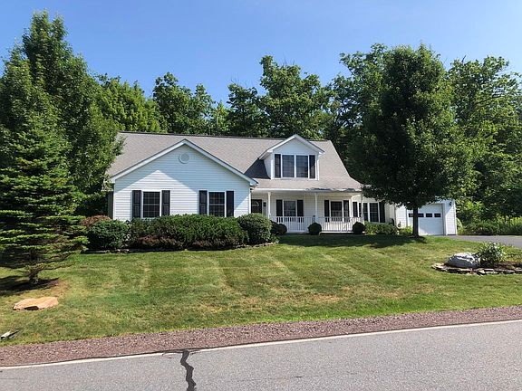 2nd image of 640 W Oak Ln