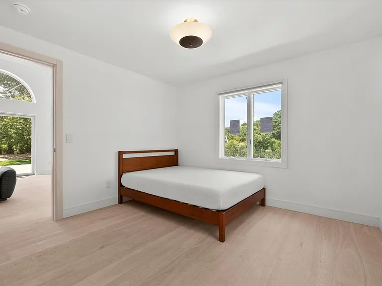 280 Shinnecock Hills Rd — Photo 59