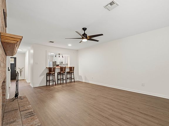 5th image of 105 Steiner Rd