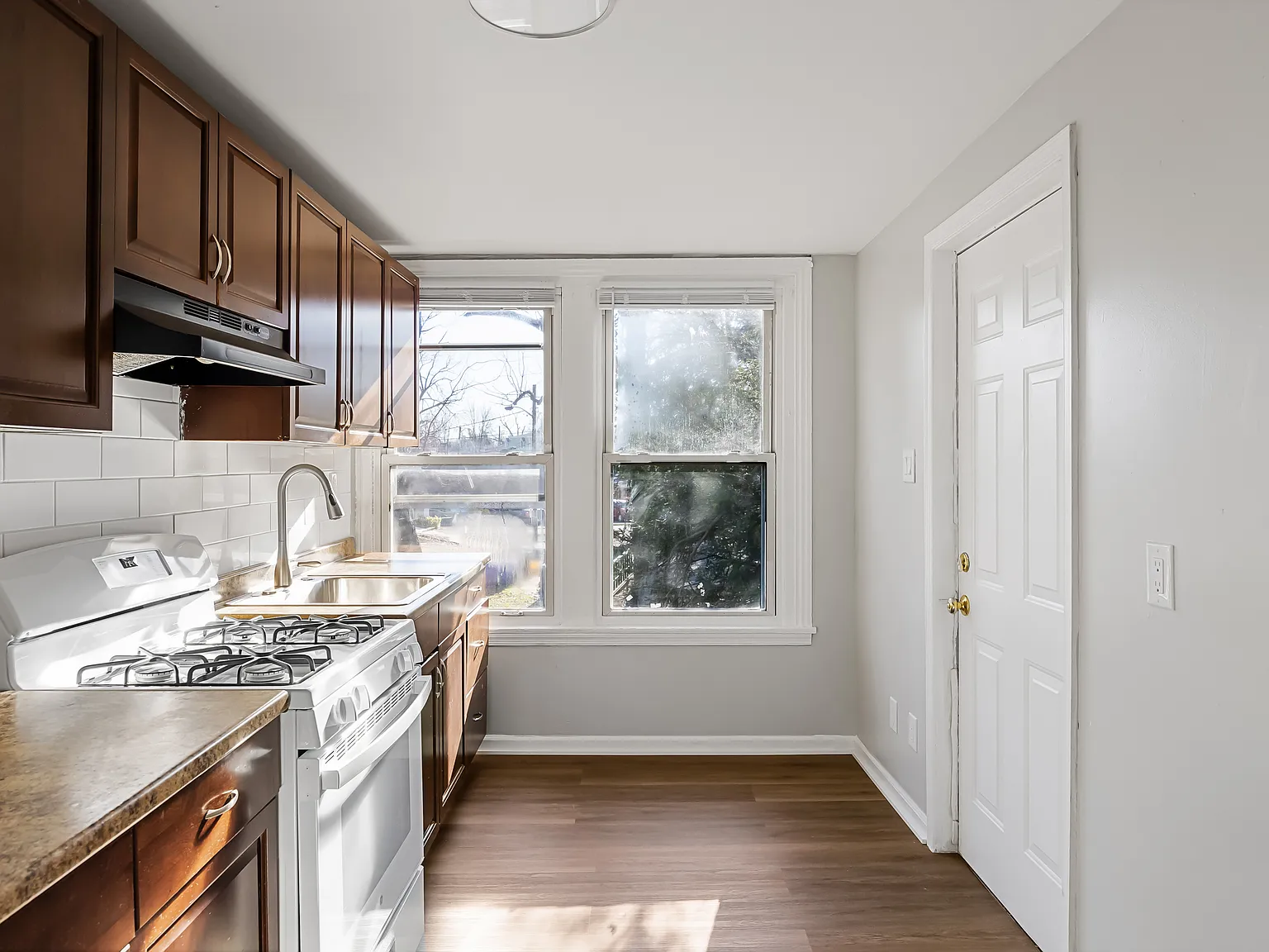 212 Warren Street (OBP) — Photo 4