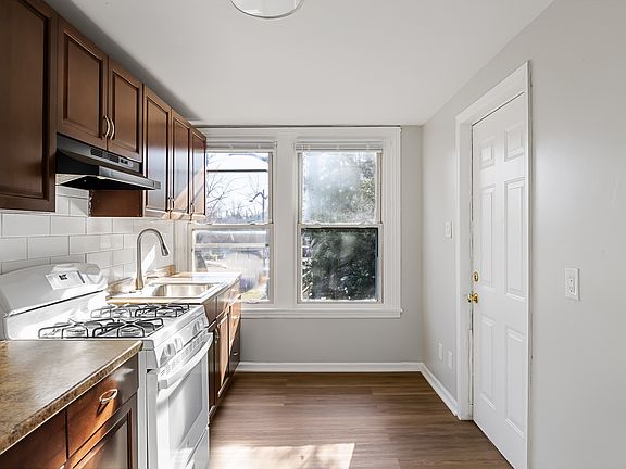 4th image of 212 Warren St #11191181