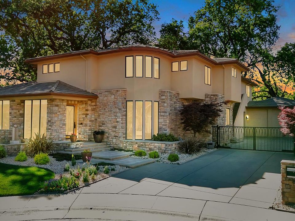1st image of 8 Kathy Ct
