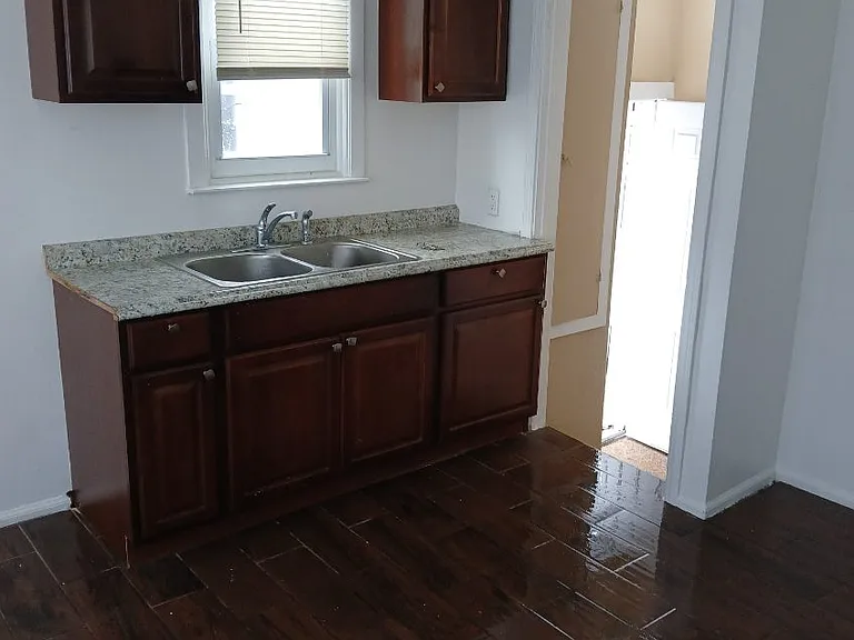 12075 Rossiter Ave — Photo 2