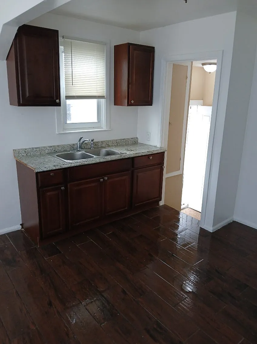 Building Photo - 12075 Rossiter Ave