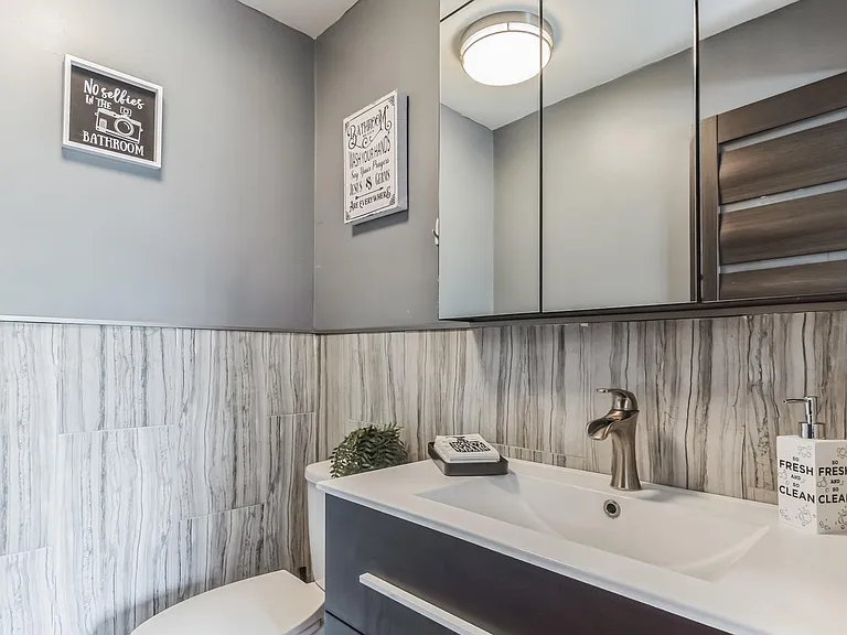10304 Marcus Ave — Photo 11