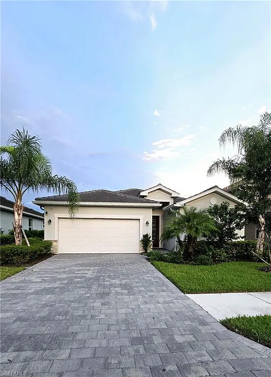 4 bed, 3.0 bath, 2032 sqft, $2,600 — Photo 1