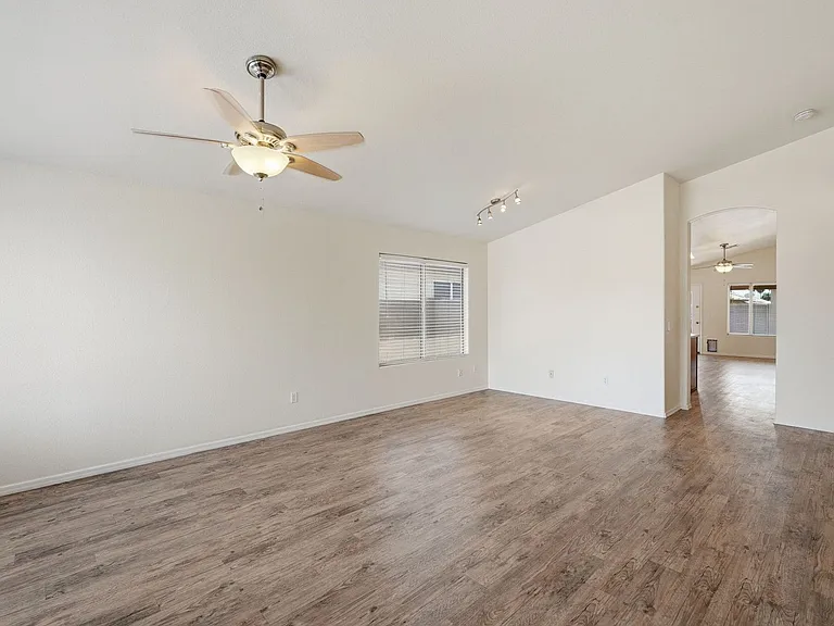 8621 W Shaw Butte Dr — Photo 6