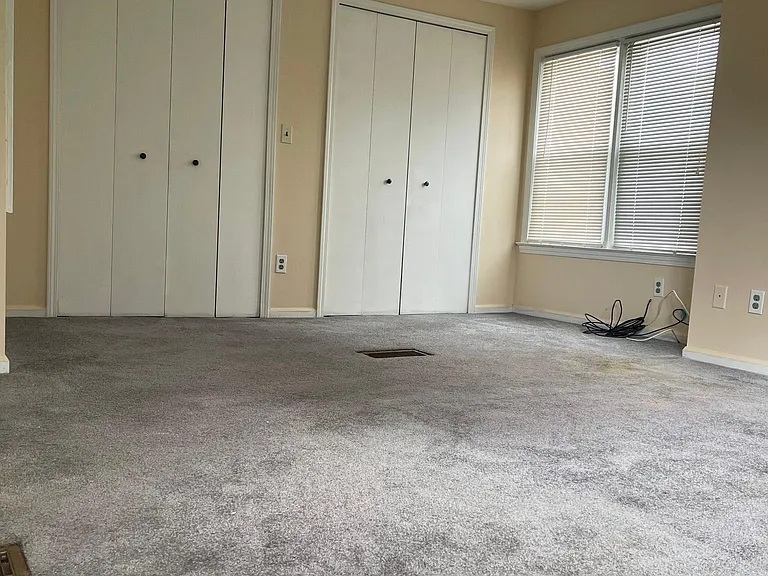 2635 Queen St — Photo 13