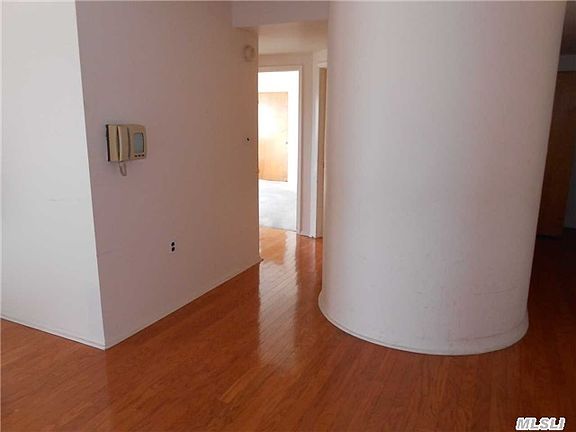 2nd image of 205 Mineola Blvd APT 3C