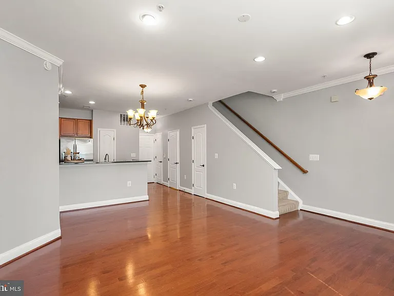 242 N Summit Ave #21 — Photo 14