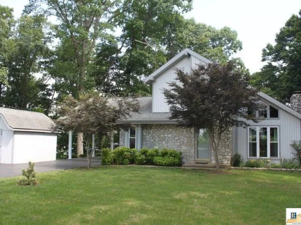 210 Maple Dr, Scottsville, KY 42164