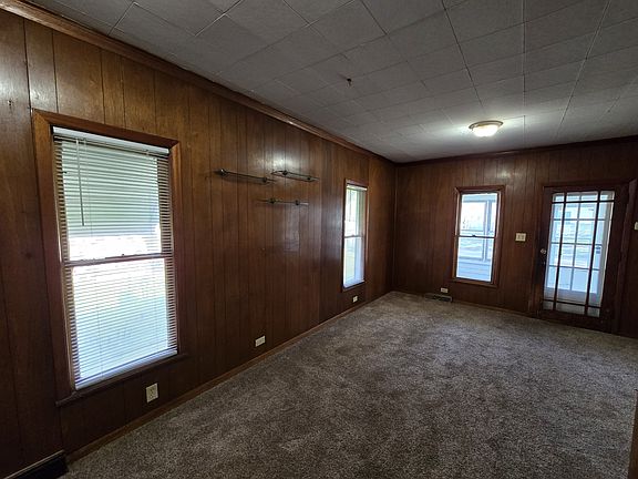 5th image of 307 Riehl St
