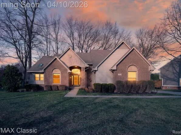 7394 Water Oaks Dr, West Bloomfield, MI 48324