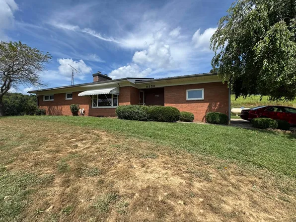 8236 Pleasant Valley Rd NE, Frazeysburg, OH 43822