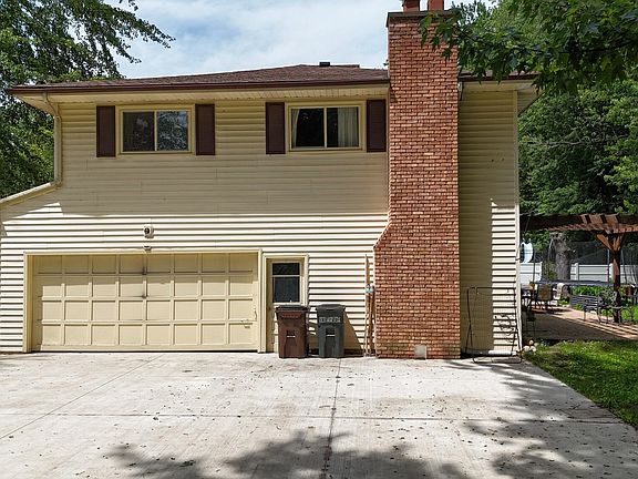 5th image of 2728 Forest Lake Dr