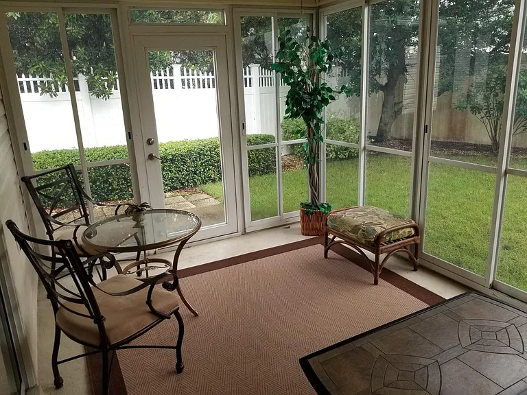 1255 Virginia Dr — Photo 8