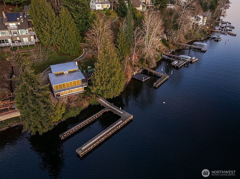 2nd image of 8025 W Mercer Way