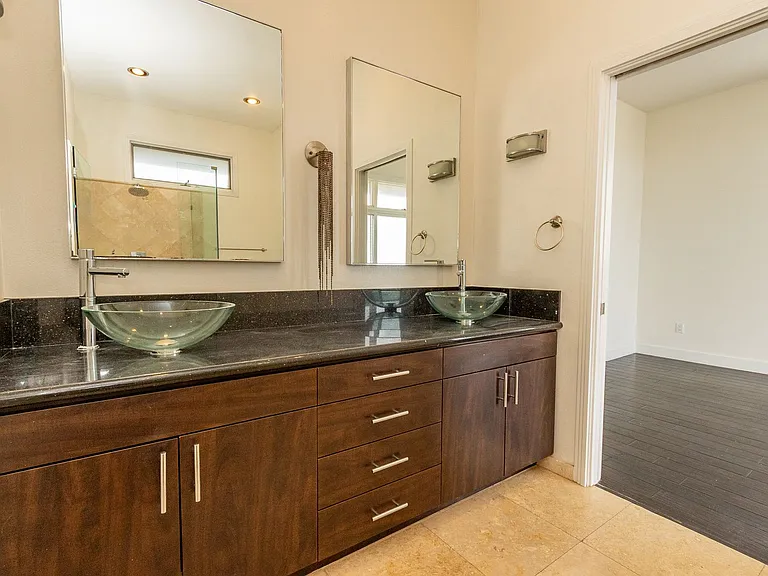 2511 Manchester Ave — Photo 32