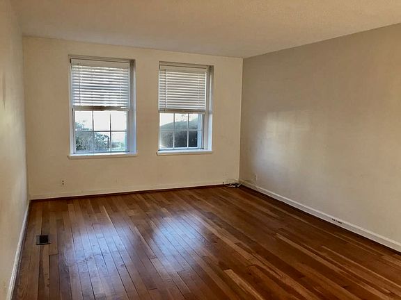 2nd image of 3019 S Buchanan St APT A1