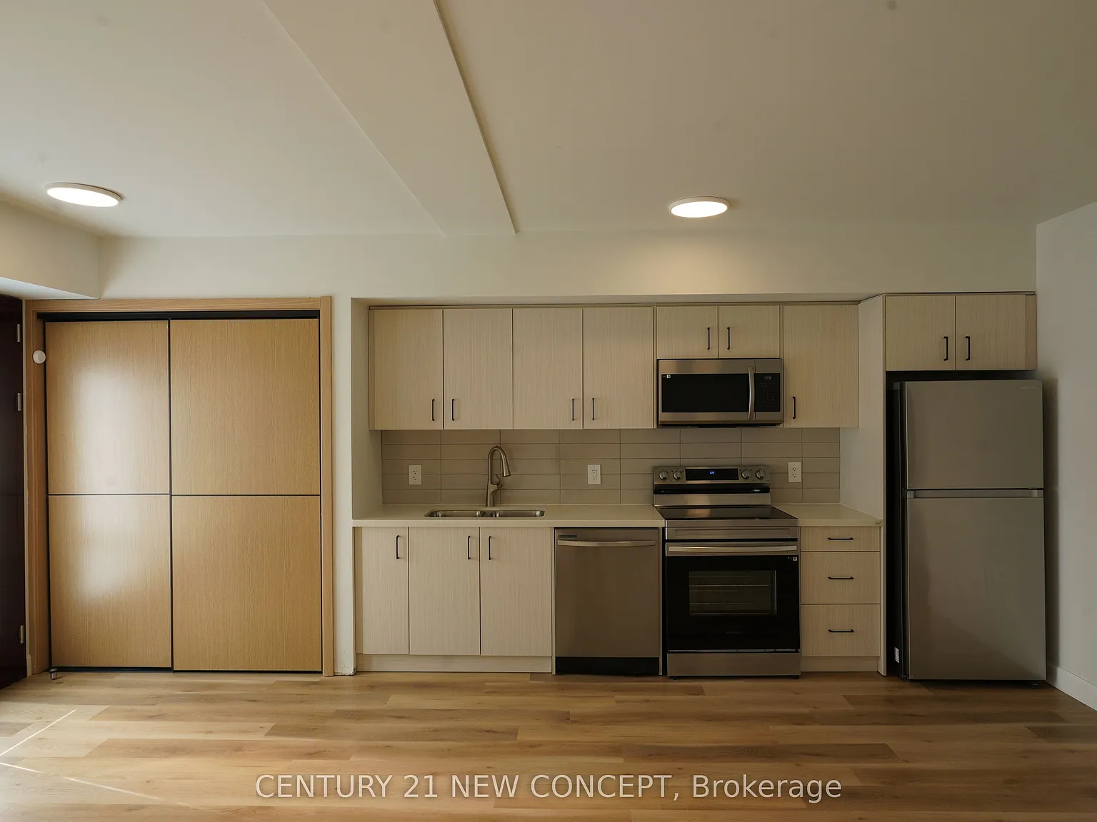 3 bed, $2,900 — Photo 2