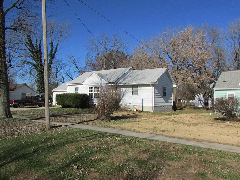 252 E North Ave — Photo 2