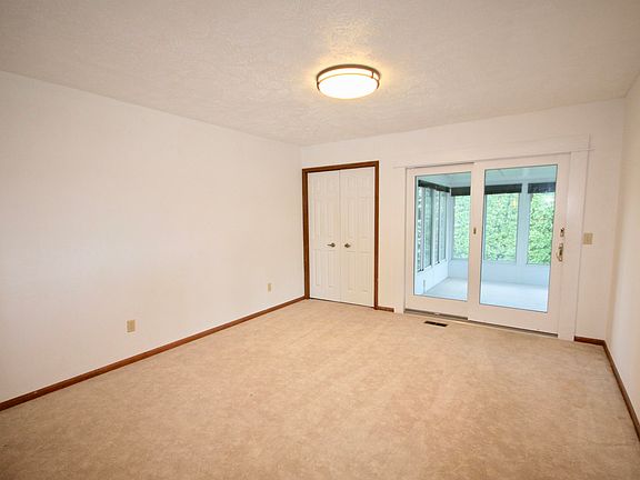 5th image of 591 N 14th St