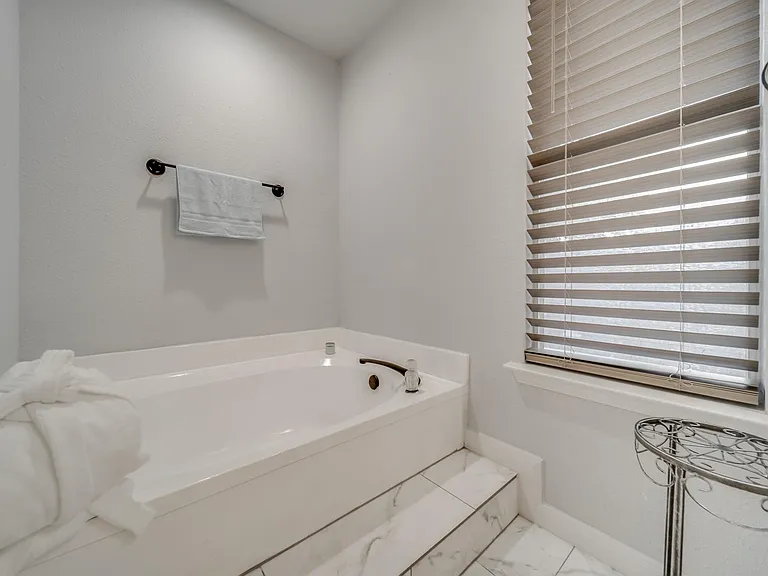 843 Sonora Ln — Photo 4