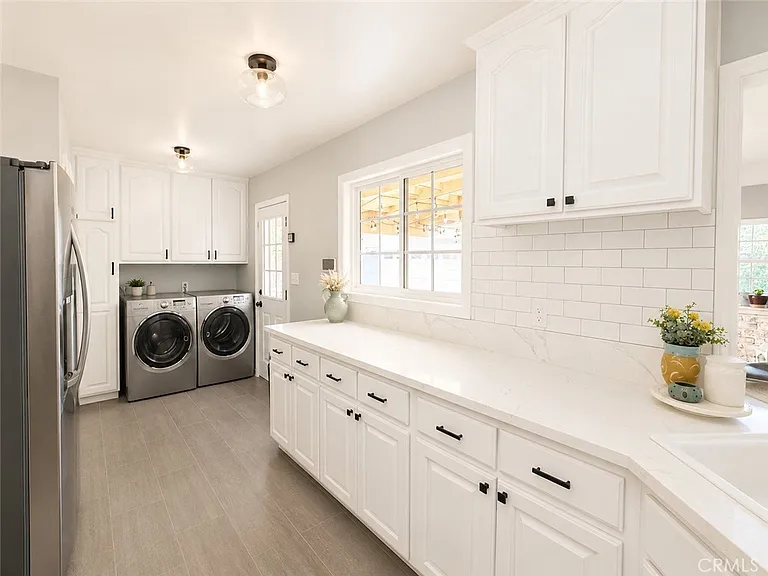 2420 W 116th St — Photo 3
